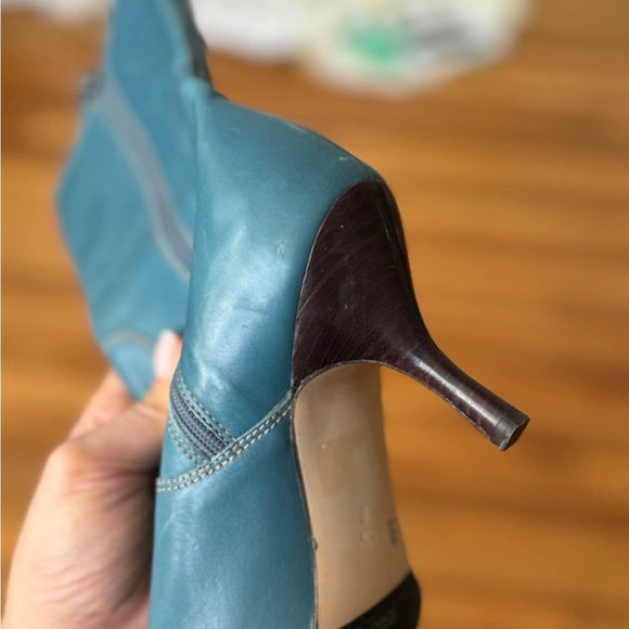 Vintage Coach Old Stock Retired Sammi Calf Leather size 8.5 - Picture 2 of 10